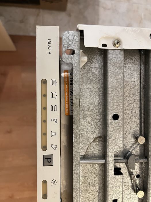 Съдомиялна машина за вграждане Ariston LSI67A