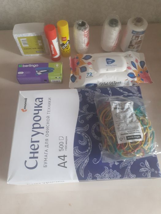Канцелярские товары на фото