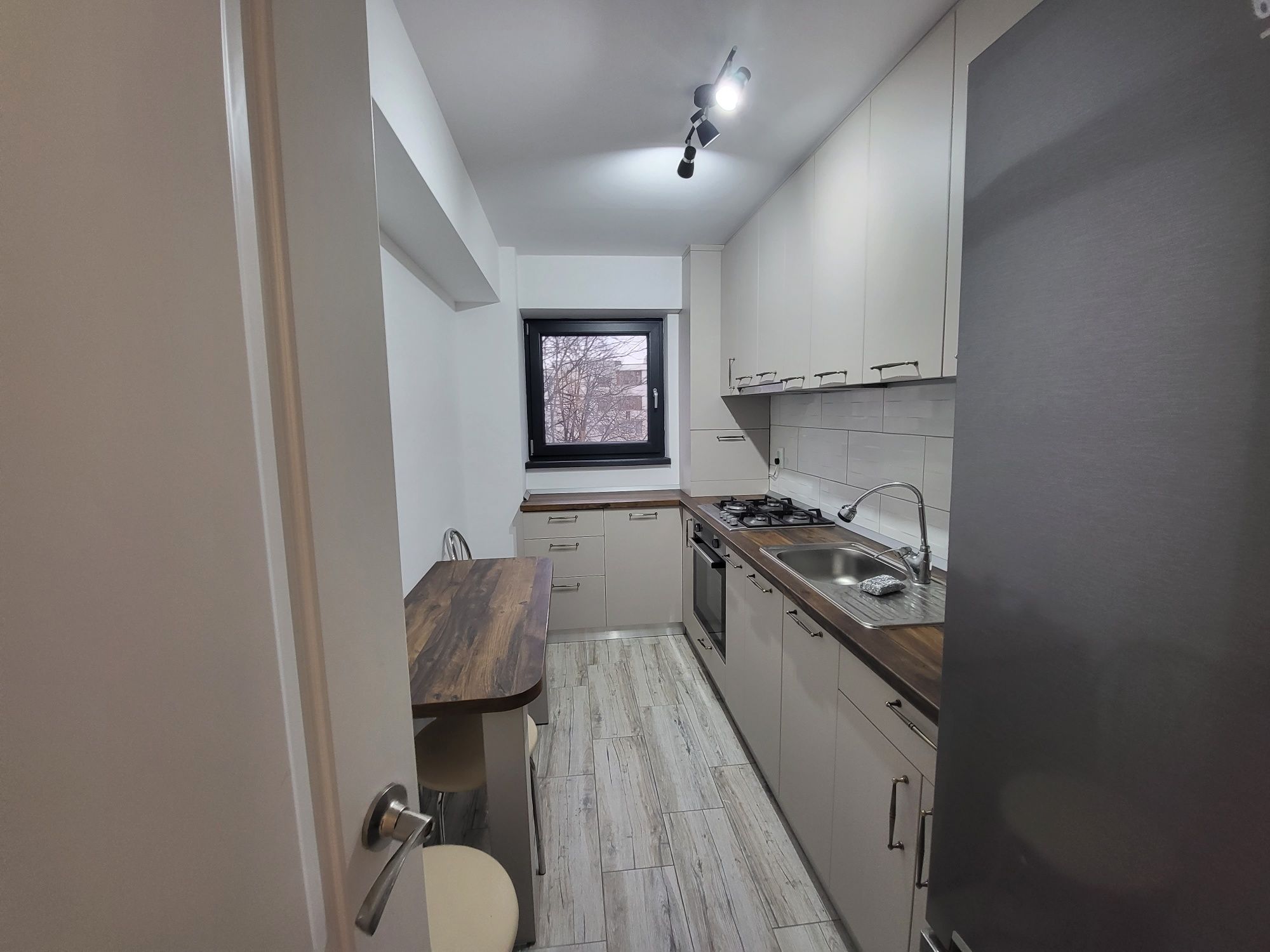 Apartament cu o cameră decomandat și loc de parcare