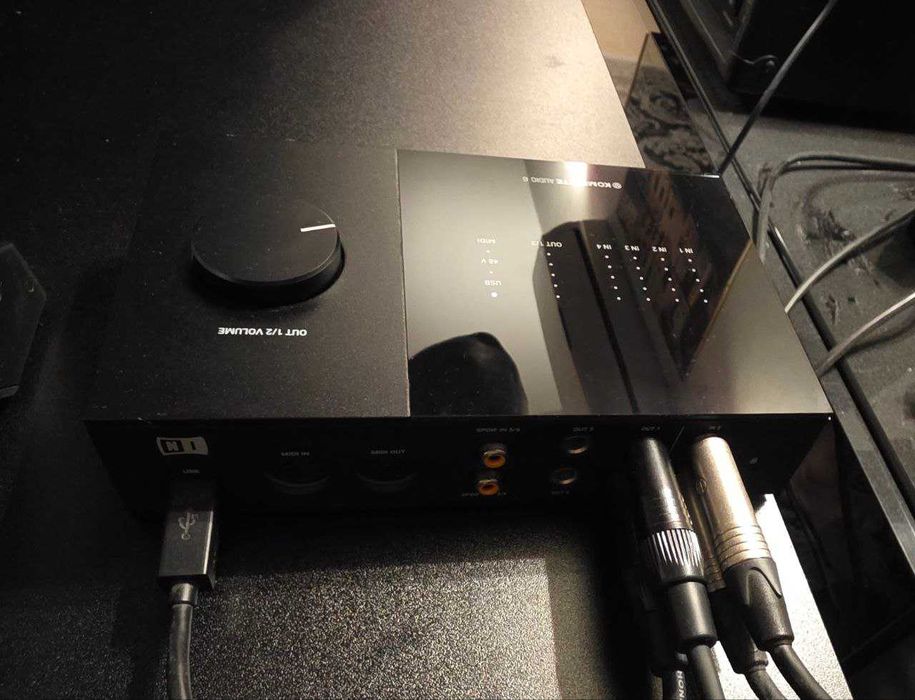 Звуковата карта Native Instruments Komplete Audio 6 mkii
