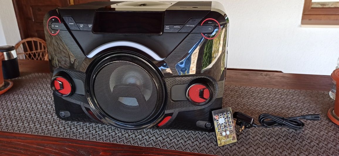 Sistem stereo BLACKWEB cu CD, Radio și Bluetooth