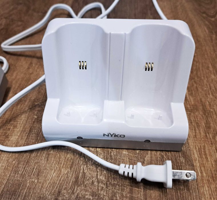 Lot 4 incarcatoare acumulatori controllere Nintendo Wii