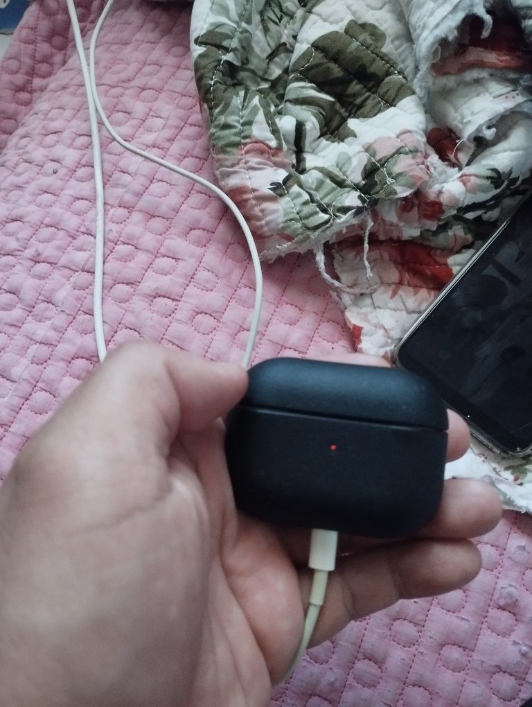 Продаю оригинальные AirPods pro, дёшево!