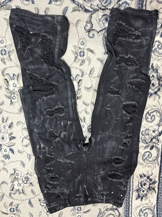 Черные джинсы рваные