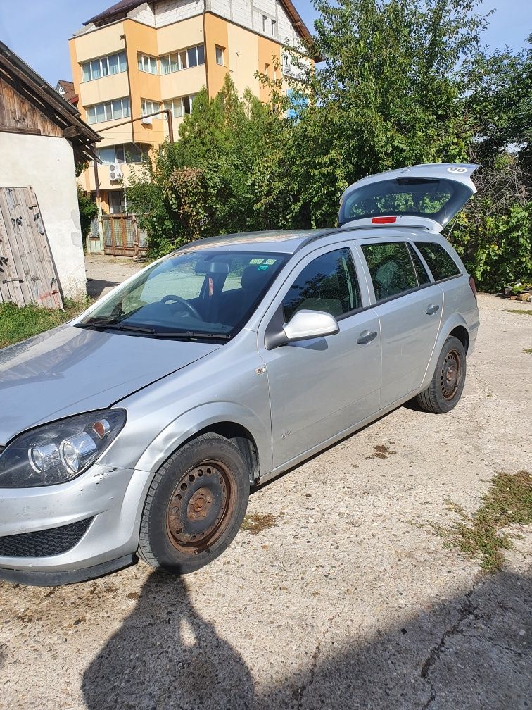 Dezmembrez Opel Astra H 1.7 CDTI 2012