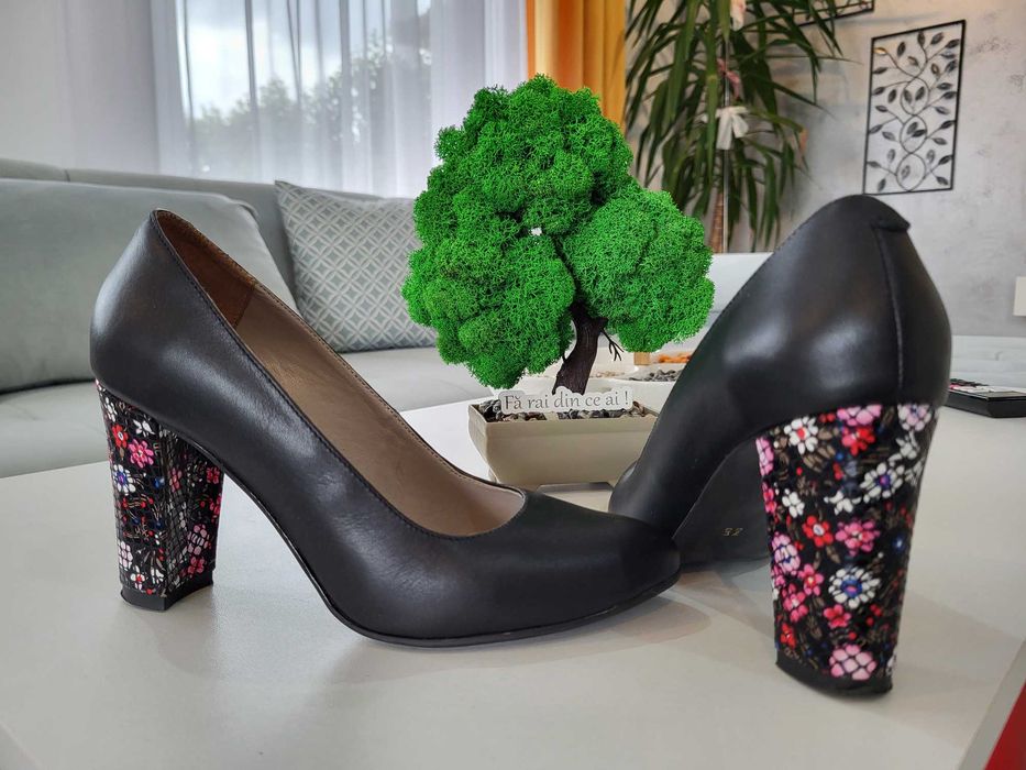 Pantofi piele naturala Corvaris Marimea 35 Negru si Rosu