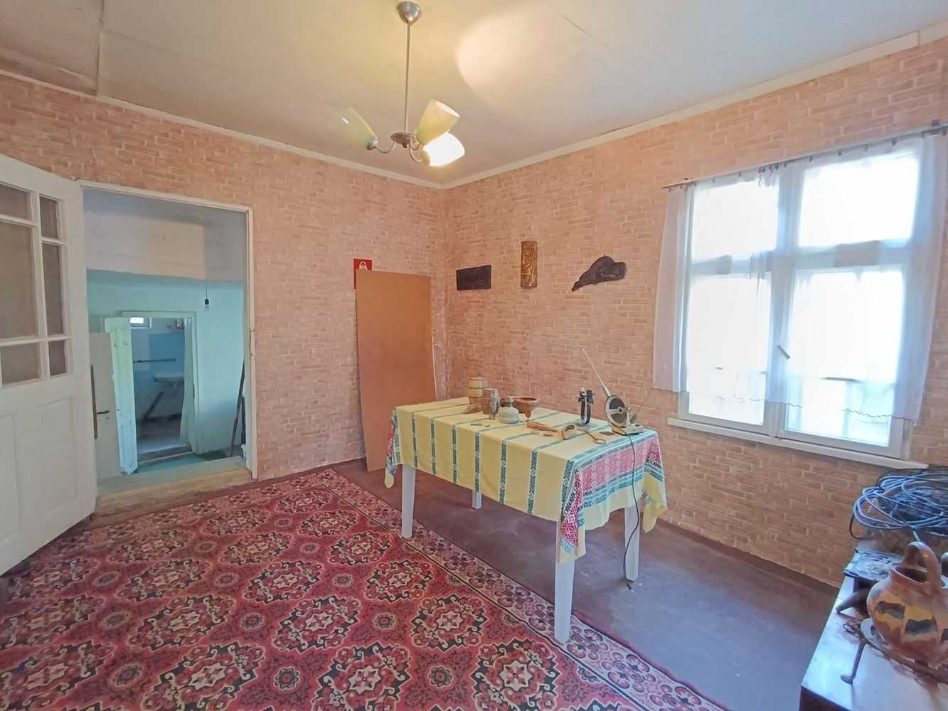 Двуетажна къща в село Върбица