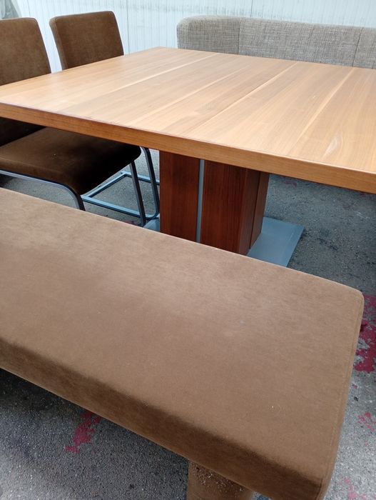 Colțar cu masă, taburet și 2 scaune