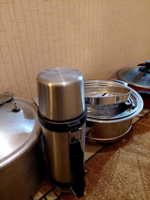 Продавам домашни потреби