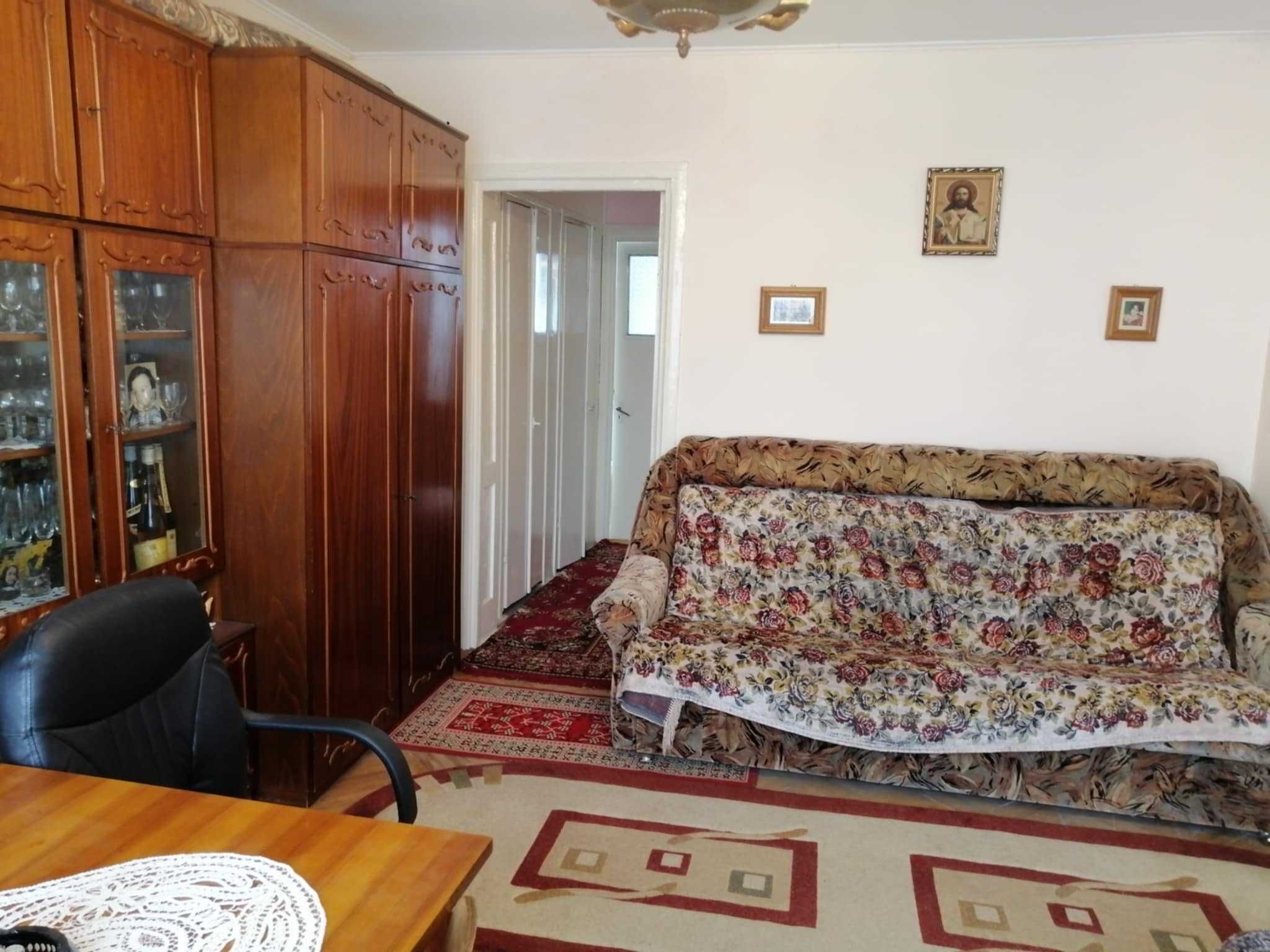Vand mobila de sufragerie