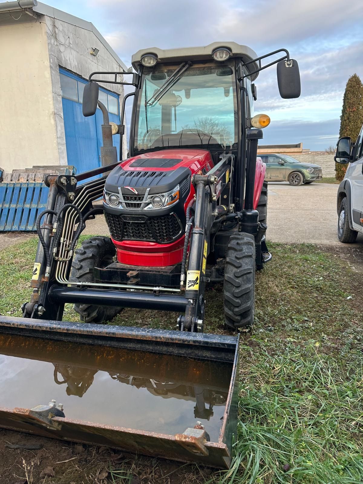 Vand tractor cu incarcator frontal Tavol.