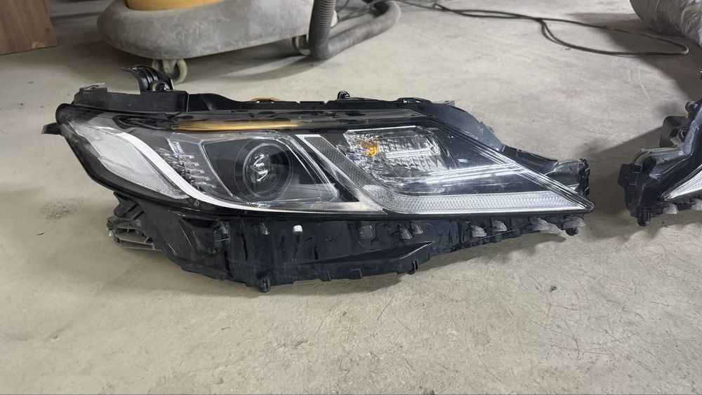 Фары оригинальные Camry 75 2023 года