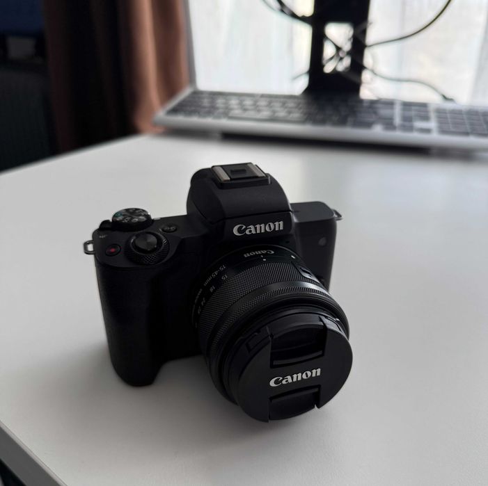 Canon EOS M50 + obiectiv 15-45mm, 24.1MP, 4K, Mirorless + trepied
