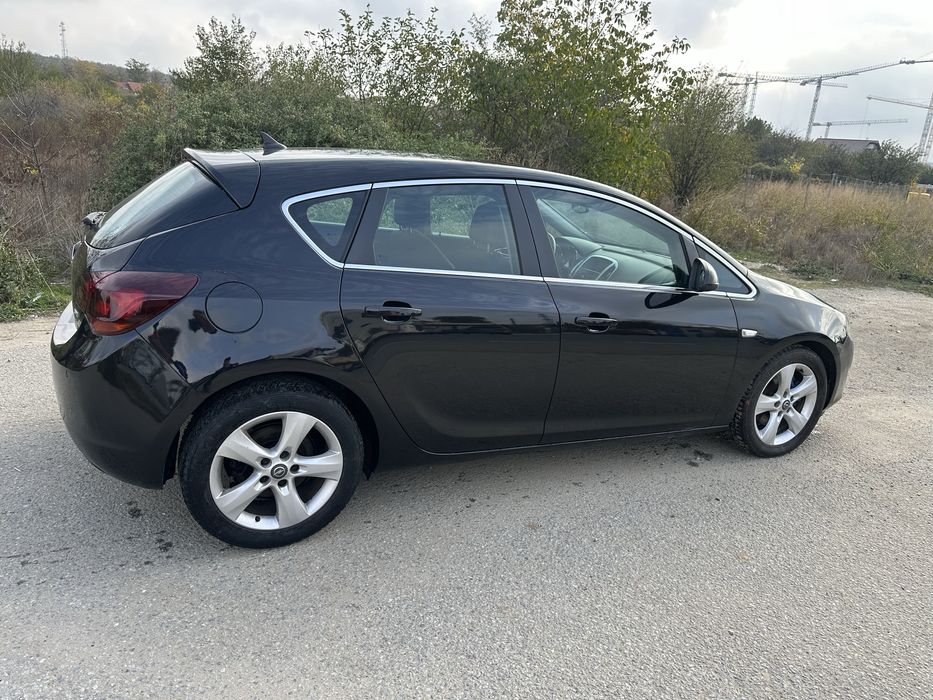 Opel astra j  fab2012  disel 17 acte la zi fiscal pret3150 euro