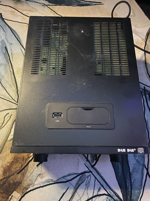 Yamaha CRX-550 CD Receiver cu USB, iPod, DAB/DAB+, stare foarte buna