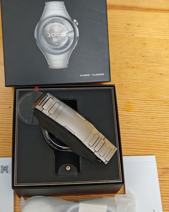 Hauwei watch 5 нов