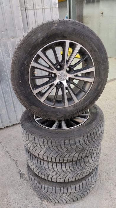 TOYOTA  Диски с резиной PIRELLI
