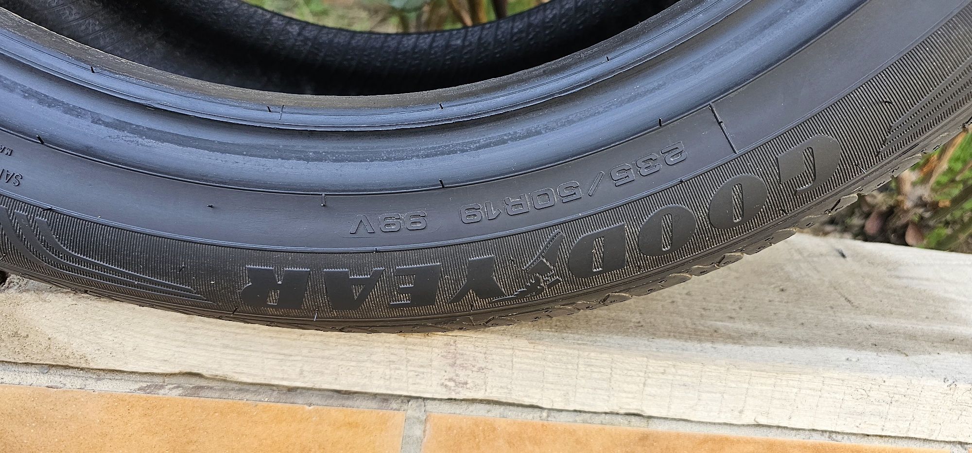 Продается комплект Шин Goodyear EfficientGrip Performance SUV