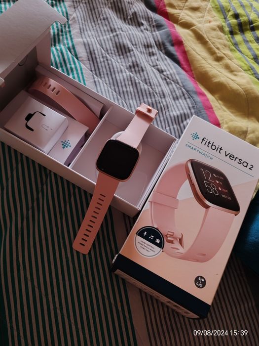 Vând smartwatch Fitbit Versa 2