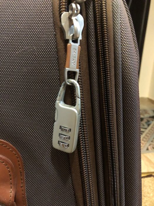 Куфар на марката Арт