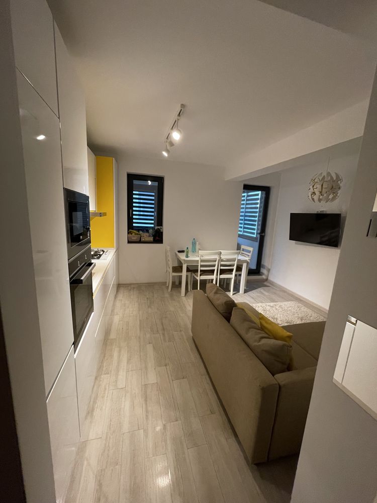 Închiriez apartament 3 camere