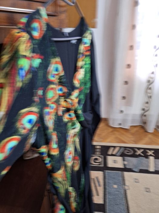 Rochie eleganta de la Dames.  Model impresionant cu paun