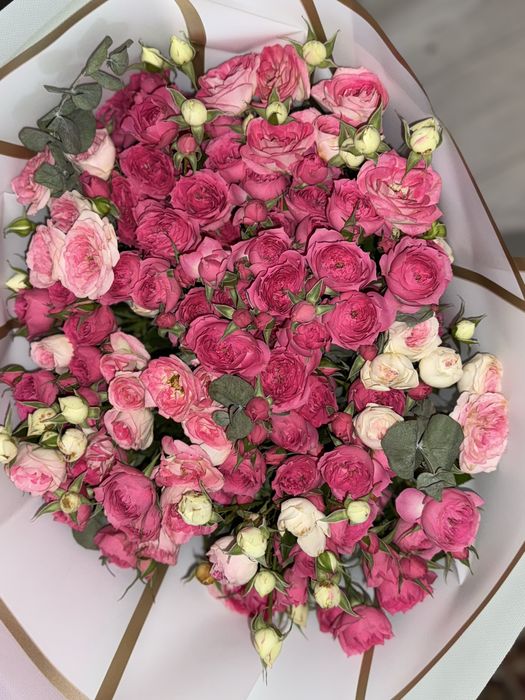 Свежие  кустовые розы