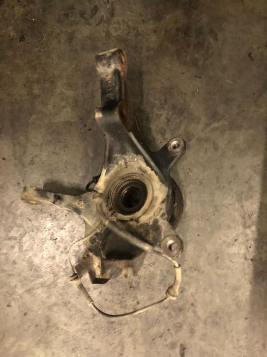 fuzeta stanga fata 2.2 dci renault laguna 2