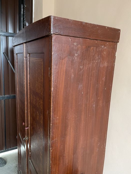 Dulap vechi traditional / Banca lavita rustica