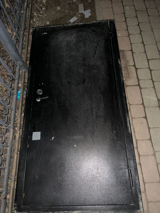 Б/у дверь продам