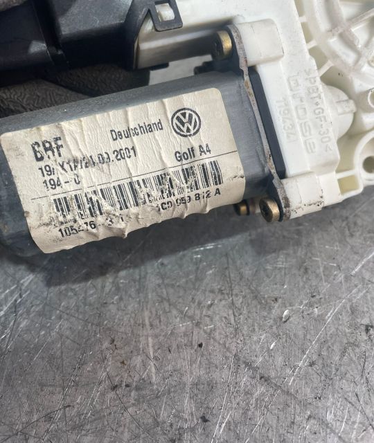 Motoras macara geam spate dreapta 105407 301 Volkswagen VW Passat B5.