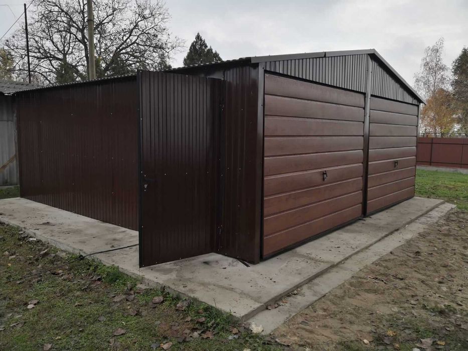 Garaj metalic 6 x 6 cu acoperiș cu panta în două ape