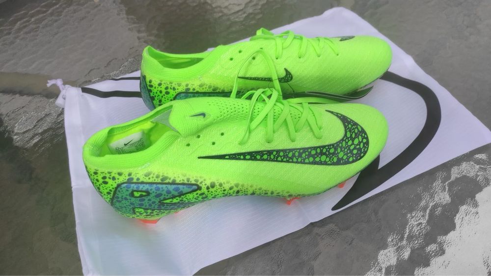 Ghete fotbal nike marime 42-43