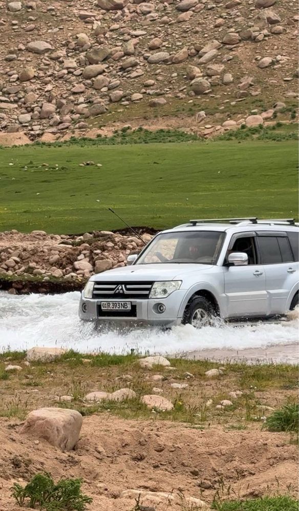 Продам Mitsubishi Pajero IV. Да, тот самый внедорожник.