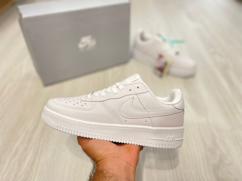 Adidasi Nike Air force 1 triple white produs NOU