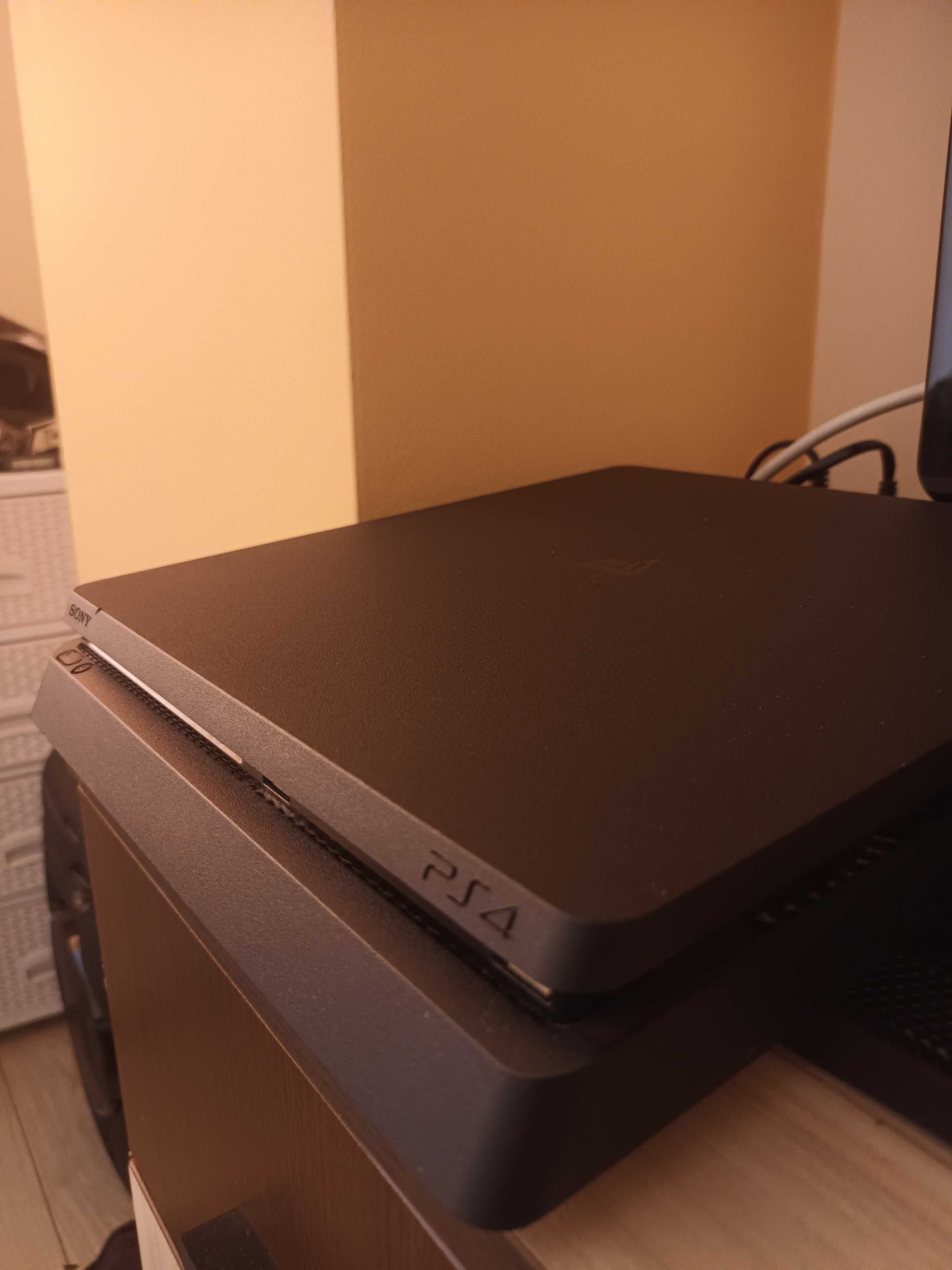 PS4 Slim 1TB + 2 джойстика + 5 игри + оригинална кутия + документи