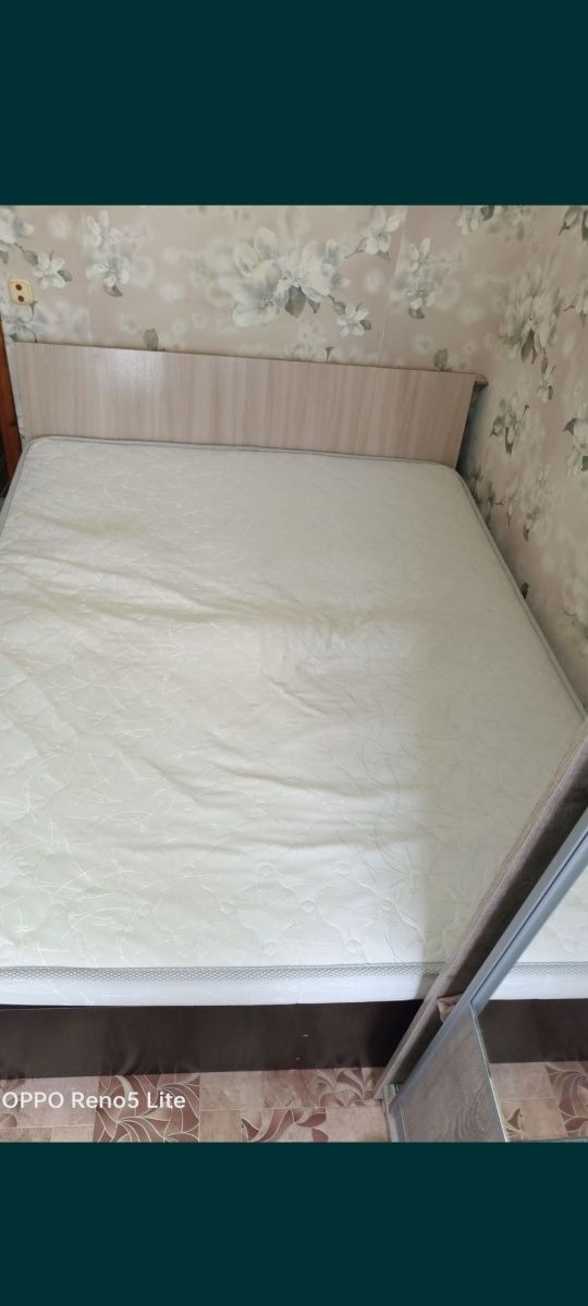 Продам недорого двуспальную кровать