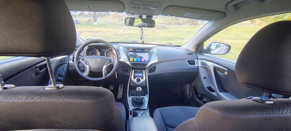 Hyundai Elantra 2012 130000km