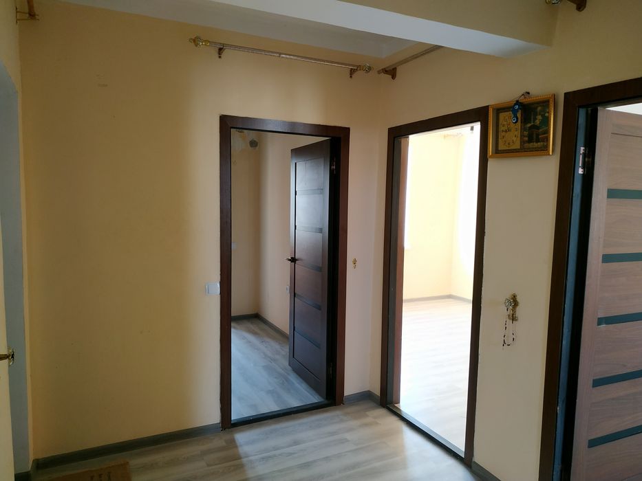 Uy sotiladi manzil Farg'ona shaxar mindanobod moshina bozori oldida