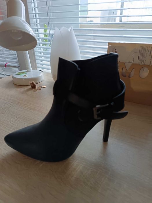Продавам дамски боти, нови