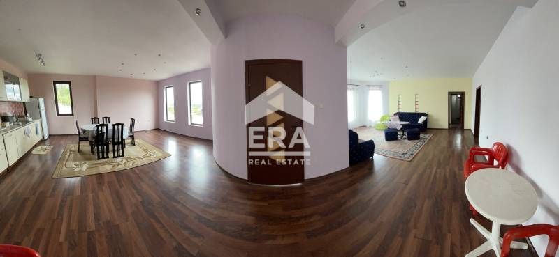 Ексклузивна, едноетажна, обзаведена къща за продажба, с веранда и двор