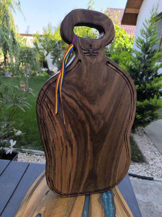 Vand tocator din lemn de nuc