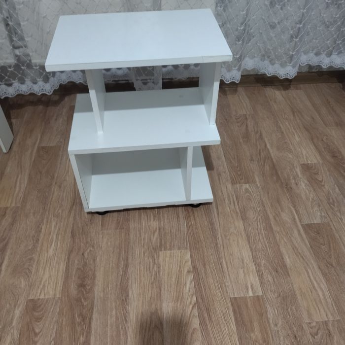 Продам полочку для прихожей.