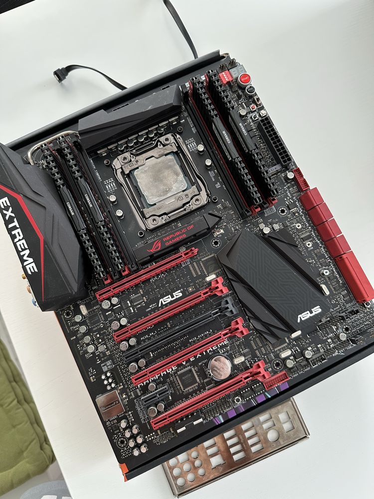 Vand componente pc gaming