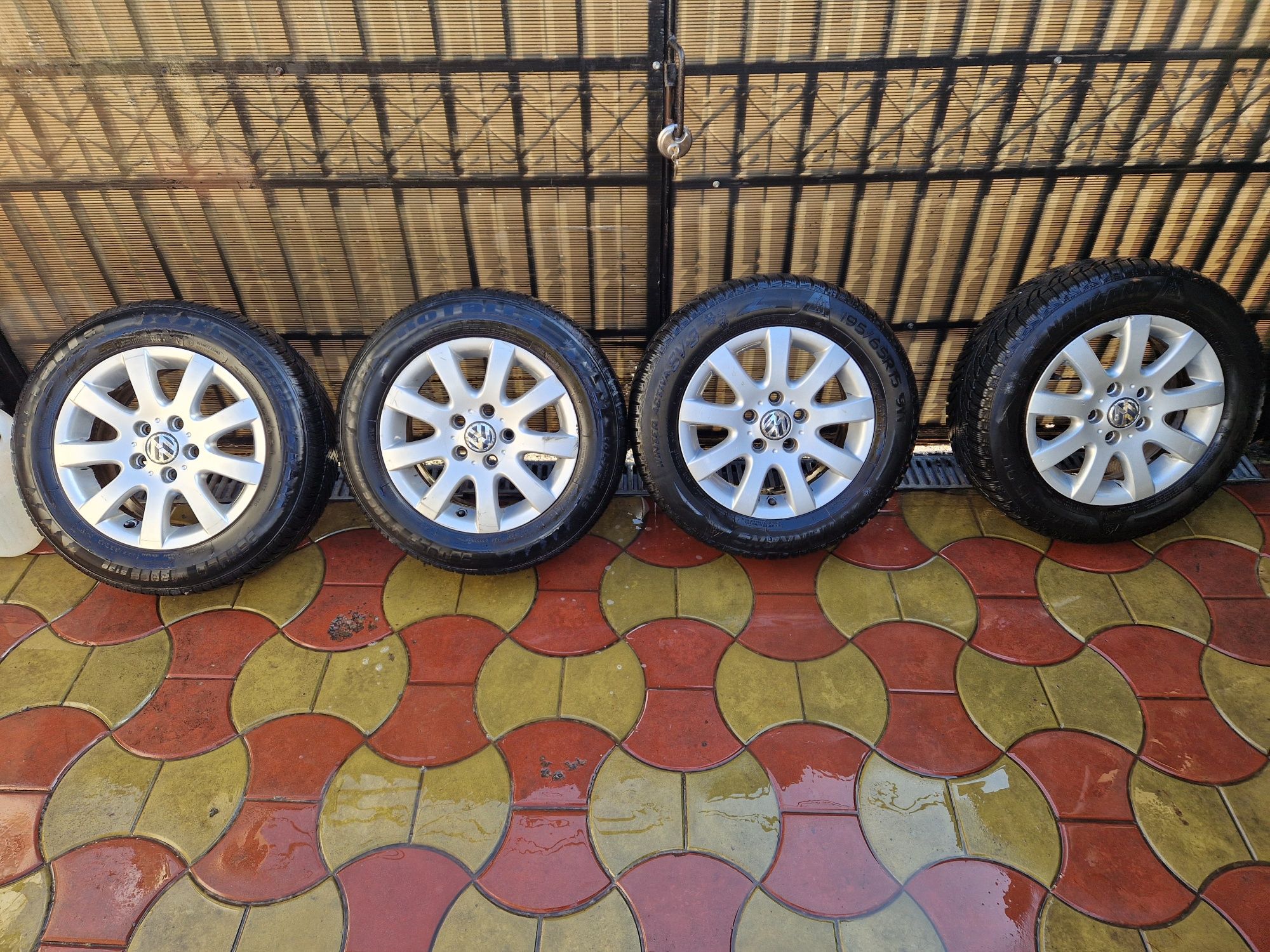 Jante aliaj originale VW 5x112  R 15 cu anvelope iarnă