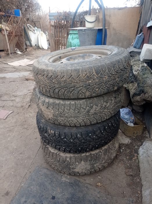 Продам покрышки с дисками