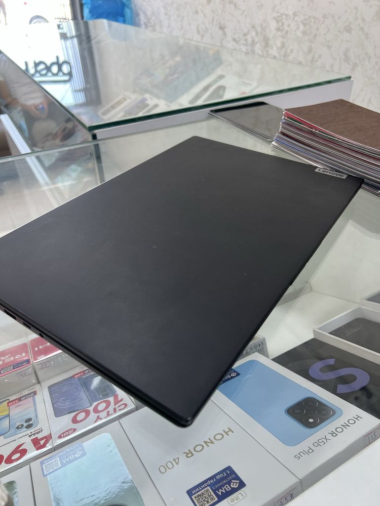 Lenovo noutbook athlon silver 7120u with Radeon graphics 2.40ghz