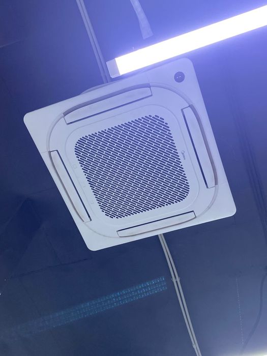 Продается новый кондиционер Midea для коммерческих помещении от 100 кв