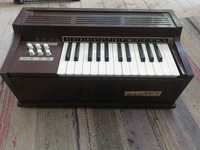 Електрически акорд орган Magnus 300 от 1960 г.