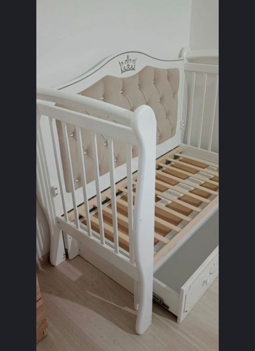 Манеж өте жақсы күйде, таза ұсталған.